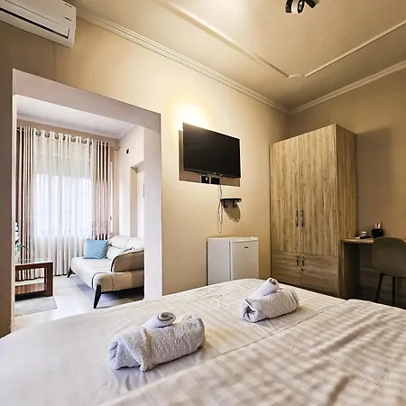 Sunflower Junior טיראנה