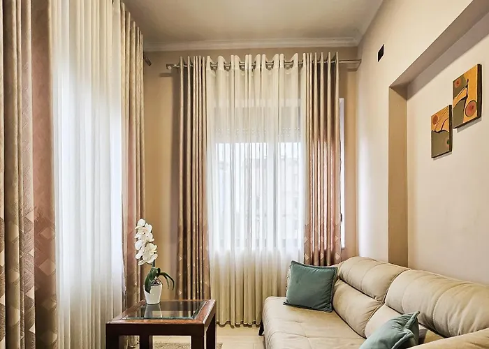 Apartment Sunflower Junior Tirana